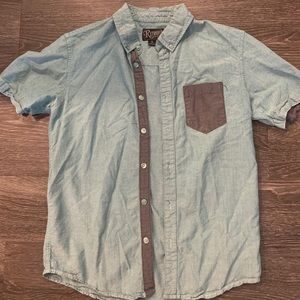 Short sleeve button up